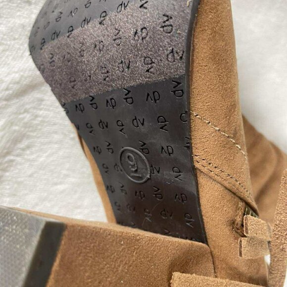 EUC Dolce Vita Tan Peep Toe Fringe Micro Suede Block Heel Ankle Bootie size 9 - Picture 9 of 9